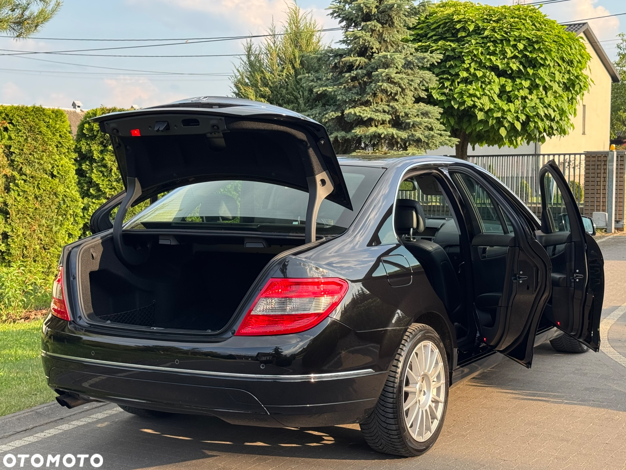Mercedes-Benz Klasa C 180 T CGI Automatik BlueEFFICIENCY - 14