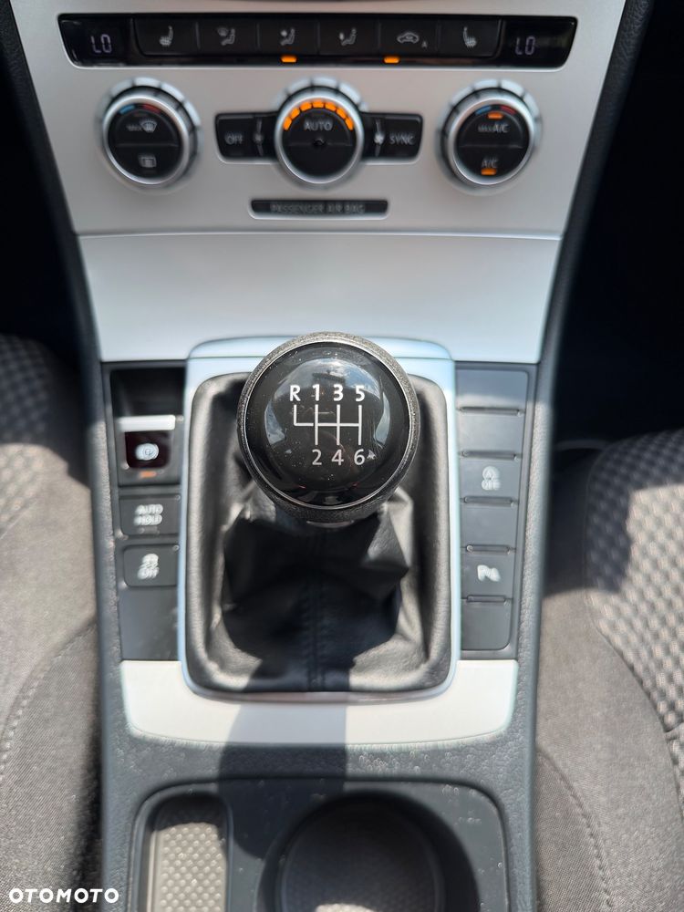Volkswagen Passat 1.6 TDI (BlueMotion Technology) Comfortline - 15