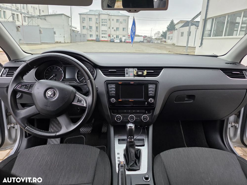 Skoda Octavia 1.6 TDI AMBITION DSG - 7