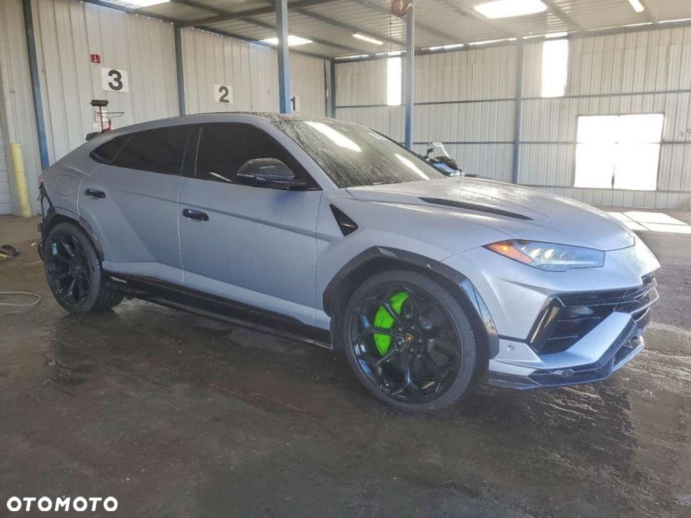 Lamborghini Urus - 3
