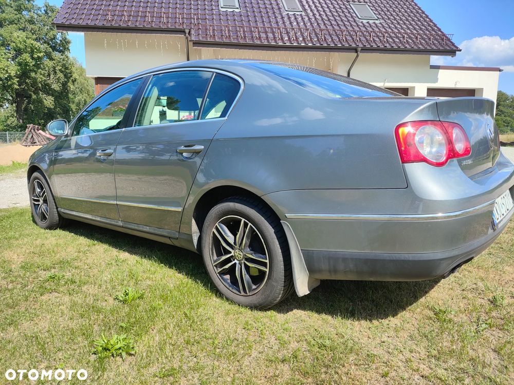 Volkswagen Passat 2.0 FSI Comfortline - 5