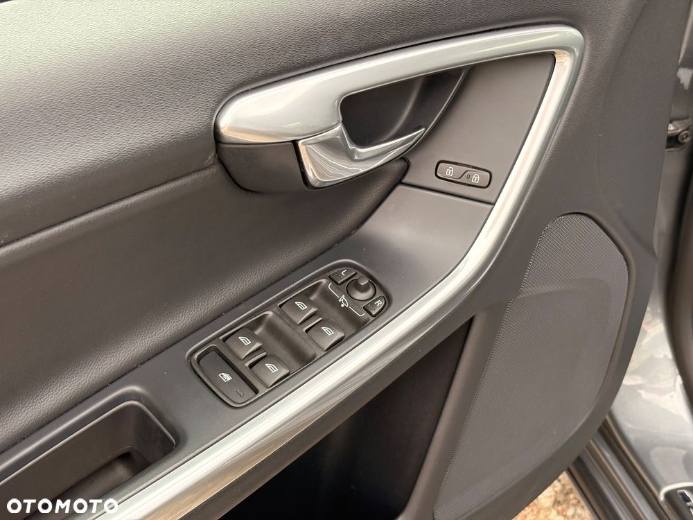 Volvo V60 D3 Momentum Core - 13