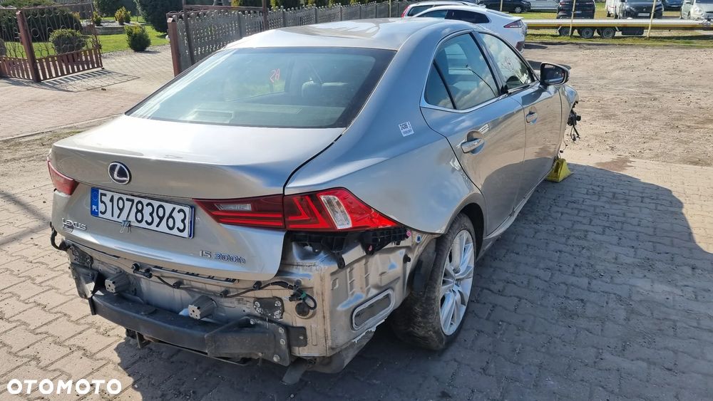 Lexus IS 300h Elegance - 13