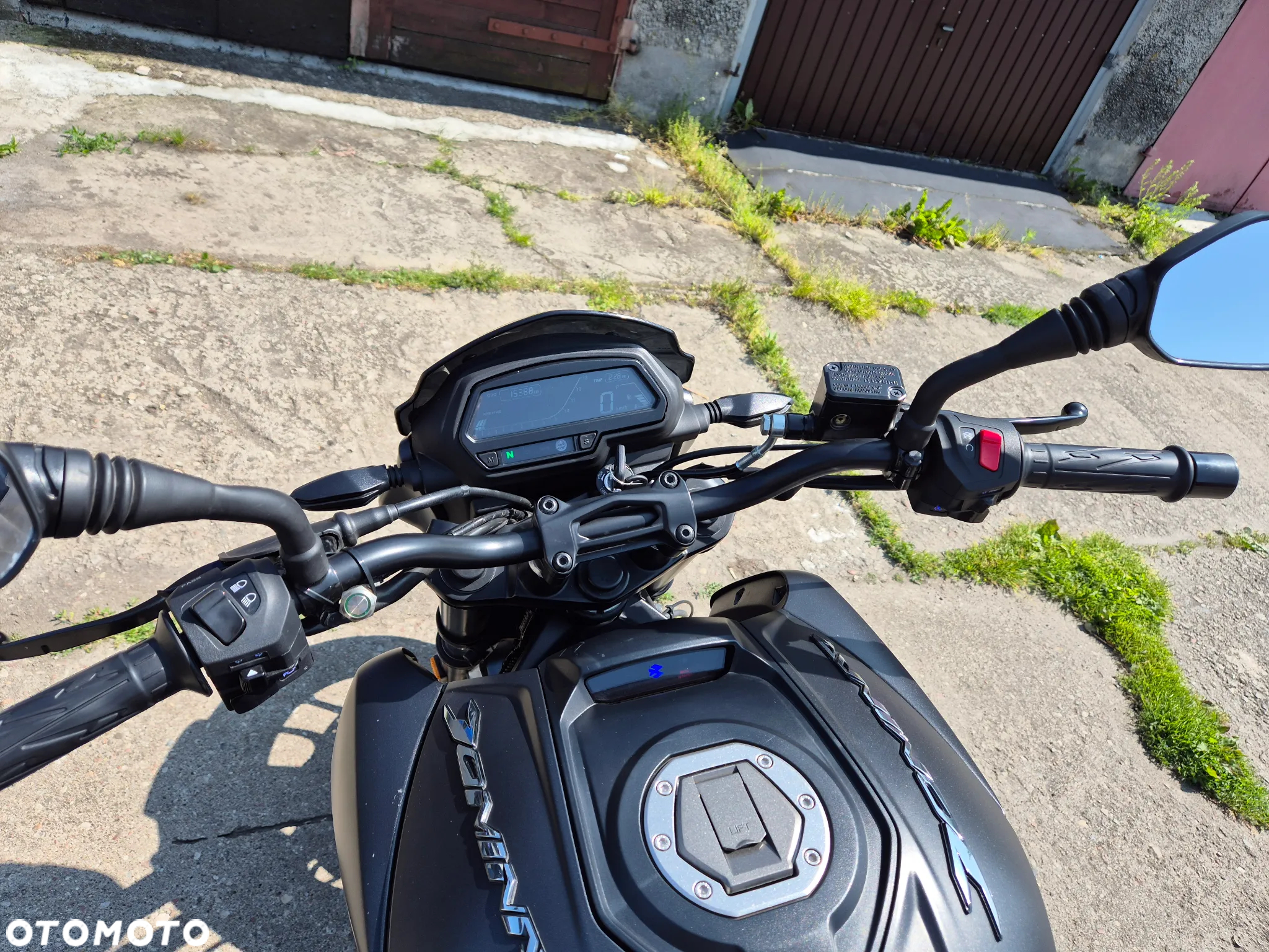 Bajaj Dominar 400 - 12
