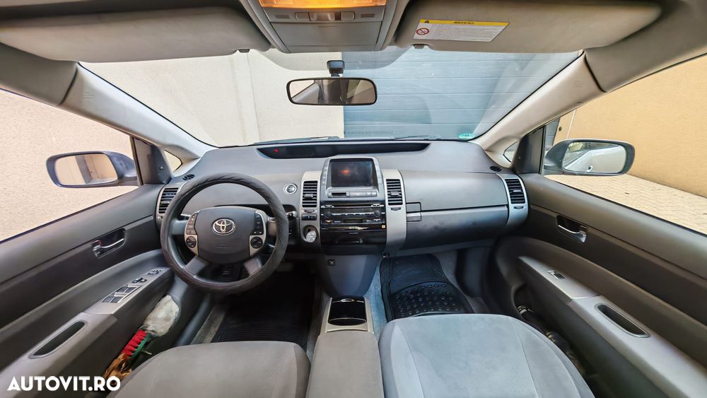 Toyota Prius (Hybrid) Executive - 6