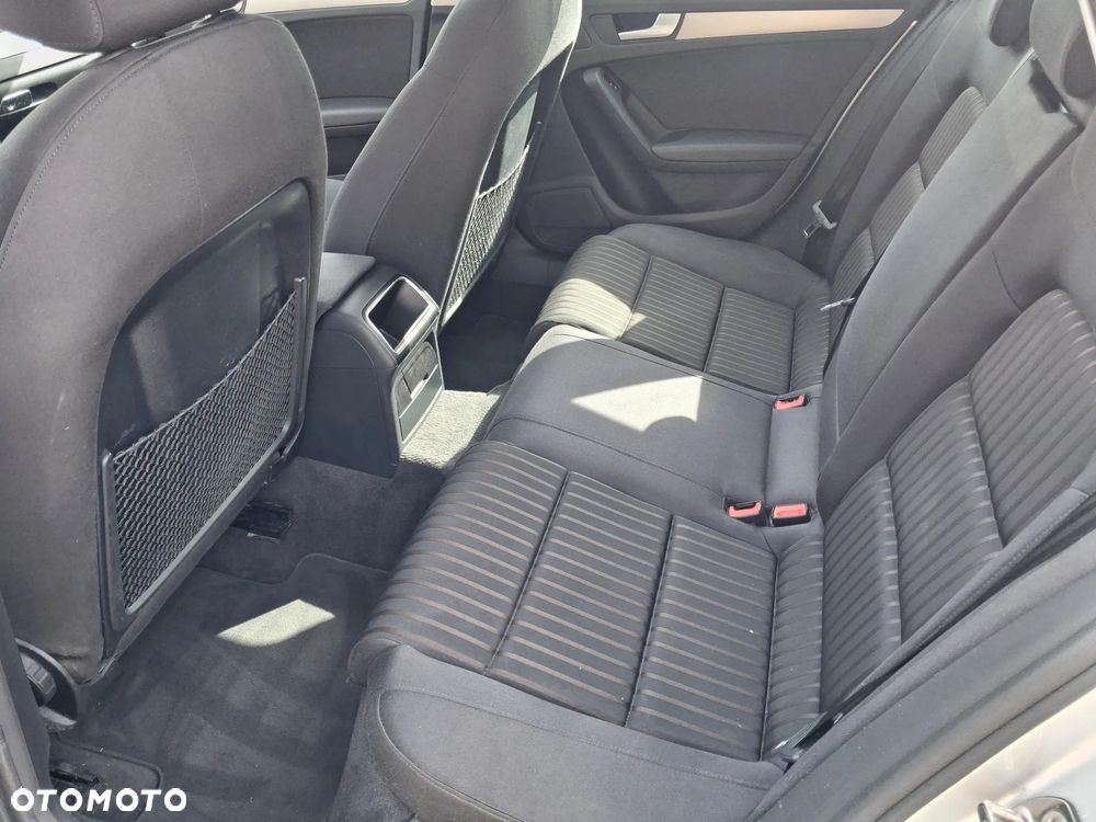 Audi A4 Avant 2.0 TDI DPF quattro Attraction - 11
