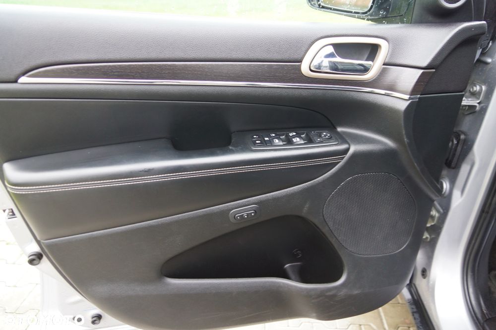 Jeep Grand Cherokee - 22