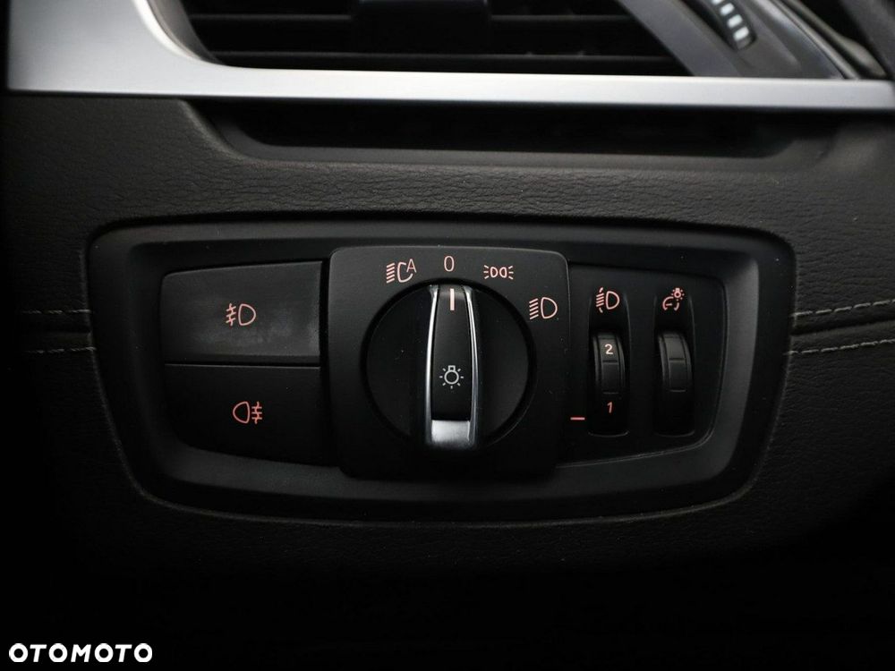 BMW X1 sDrive18d xLine - 34