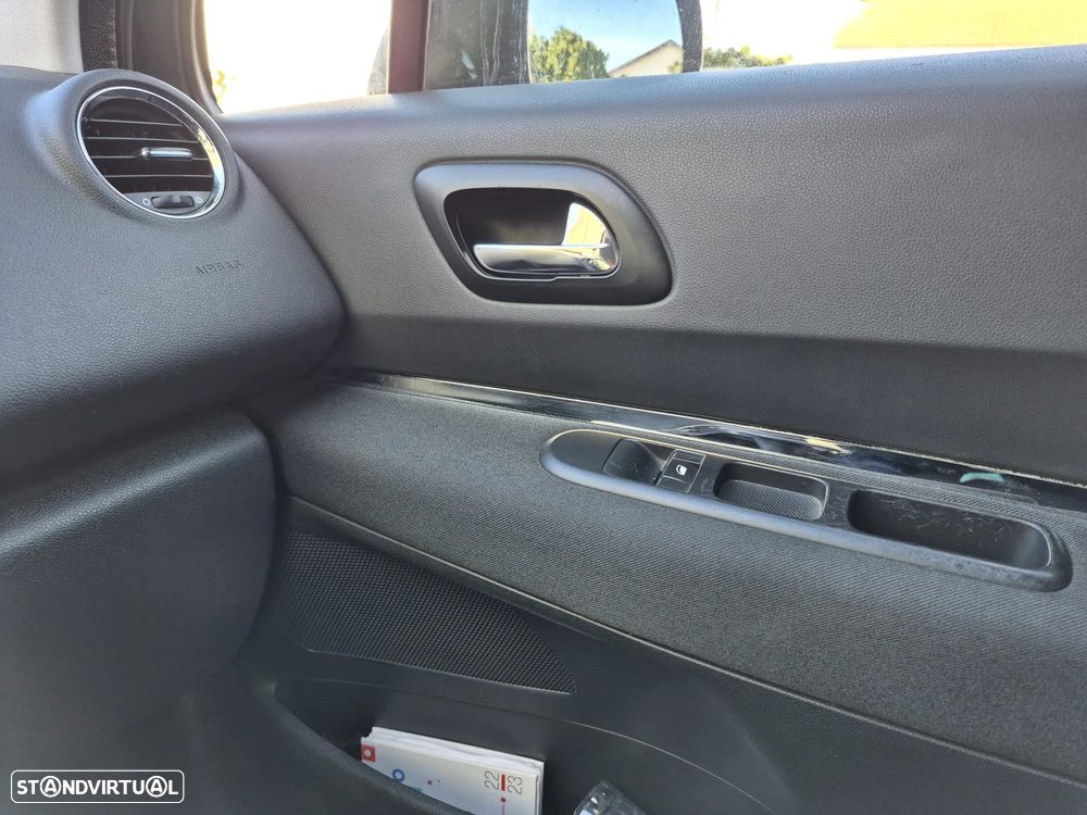 Peugeot 5008 1.6 BlueHDi Style - 10