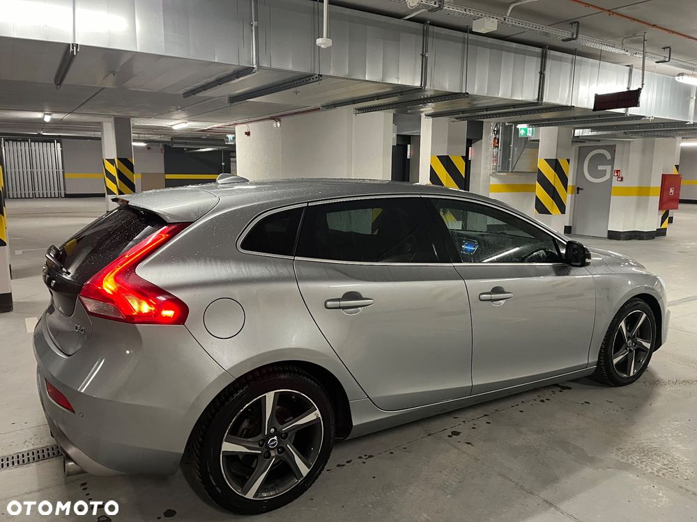 Volvo V40 D4 Drive-E R-Design Momentum - 4