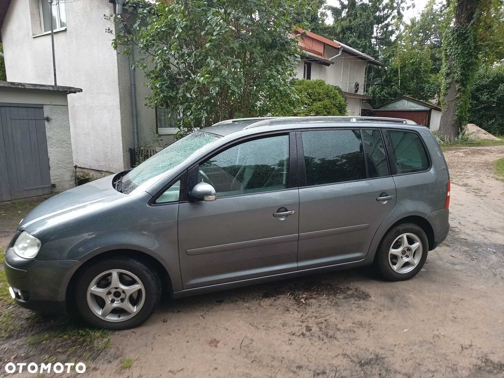 Volkswagen Touran - 1