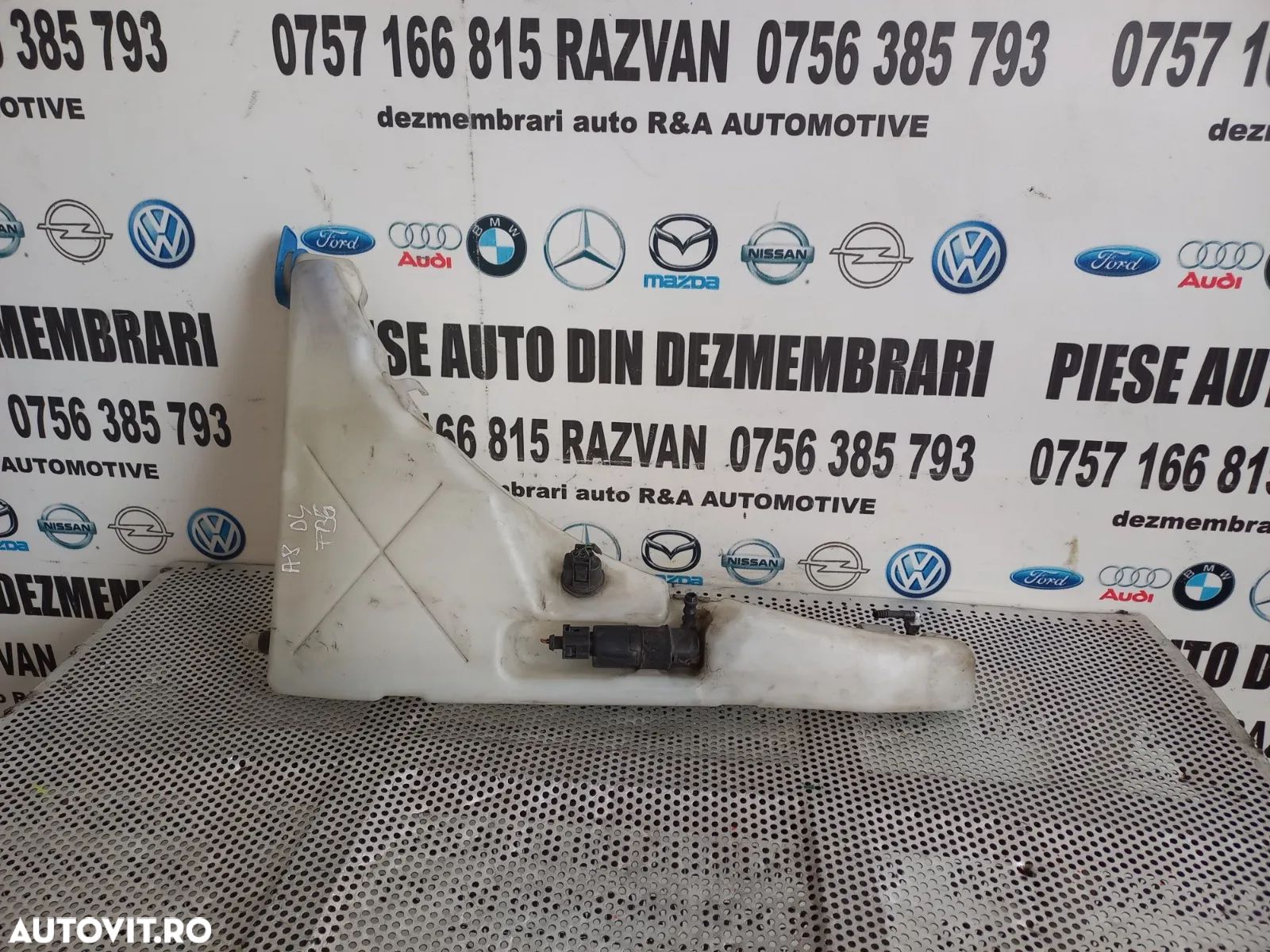 Bidonas Vas Lichid Parbriz Stropgel Audi A8 4H D4 An 2010-2011-2012-2013-2014-2015-2016-2017 Volan - 1