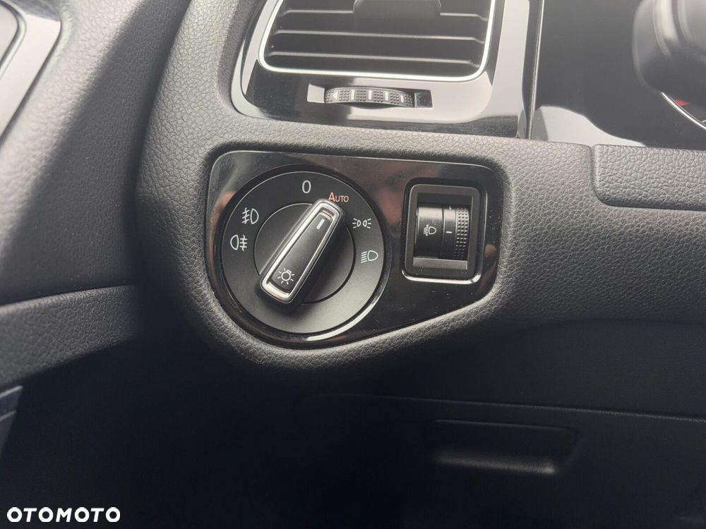 Volkswagen Golf - 14