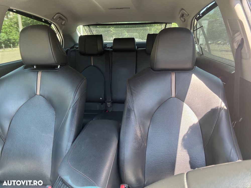 Toyota Camry Luxury - 12