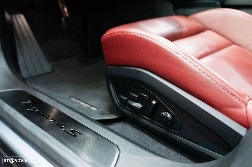 Porsche Taycan 4S - 28