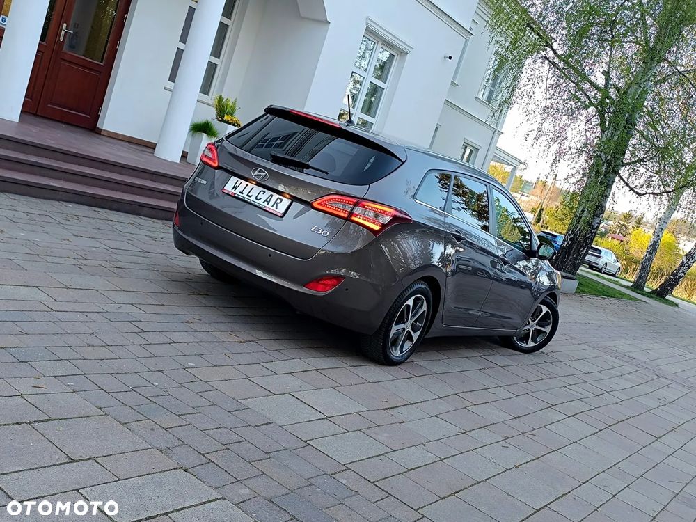 Hyundai i30 blue Kombi 1.6 CRDi Passion - 39
