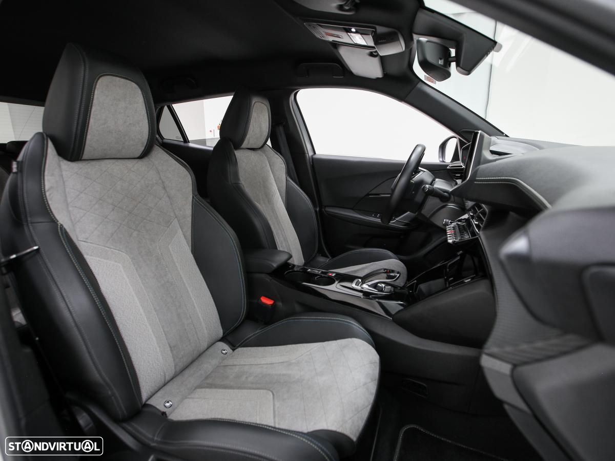 Peugeot e-2008 50 kWh GT - 10