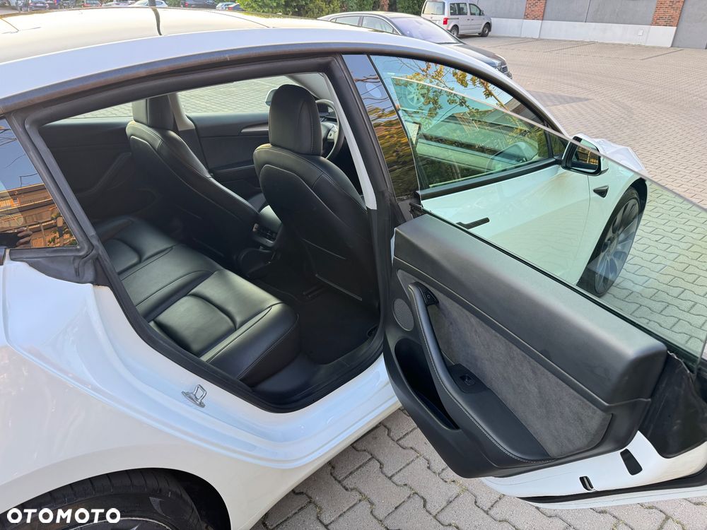 Tesla Model 3 - 16