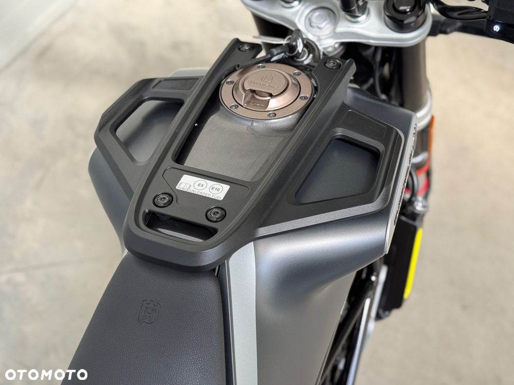 Husqvarna Svartpilen - 20
