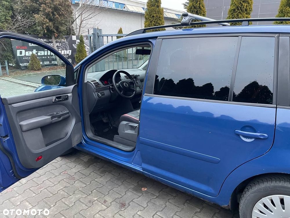 Volkswagen Touran 1.9 TDI Conceptline DSG - 26