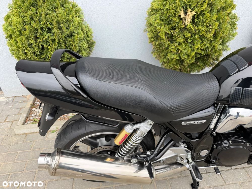 Suzuki GSX - 21