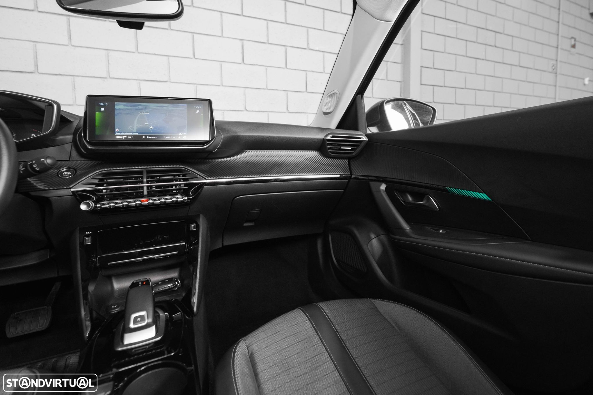 Peugeot 2008 1.2 PureTech Allure EAT8 - 33