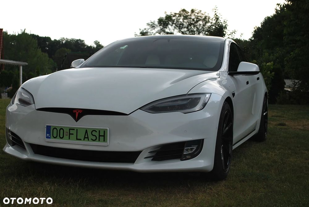 Tesla Model S - 8