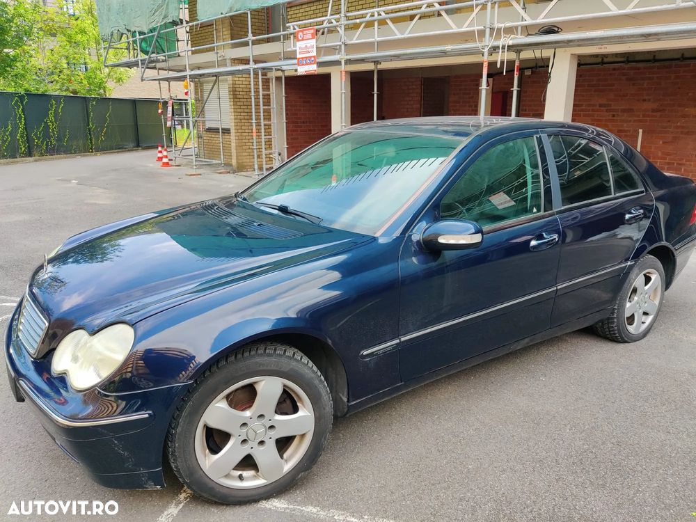 Mercedes-Benz C - 12