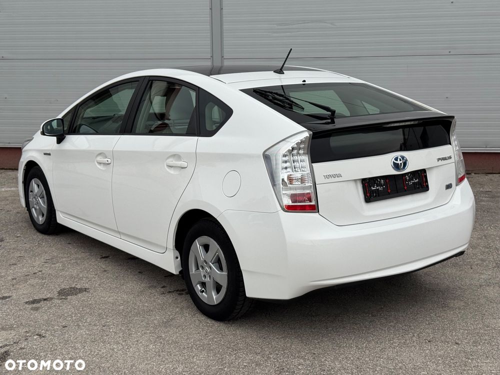 Toyota Prius - 4