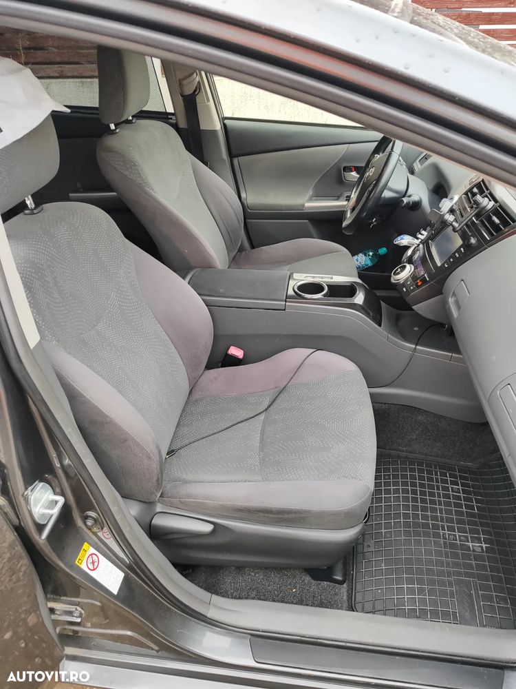 Toyota Prius+ (Hybrid) - 8