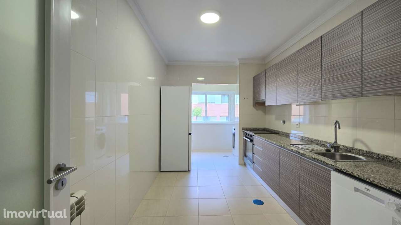 T2 c/ 105m² e lugar de garagem p/ 2 carros - Gandra, Paredes - Grande imagem: 3/21