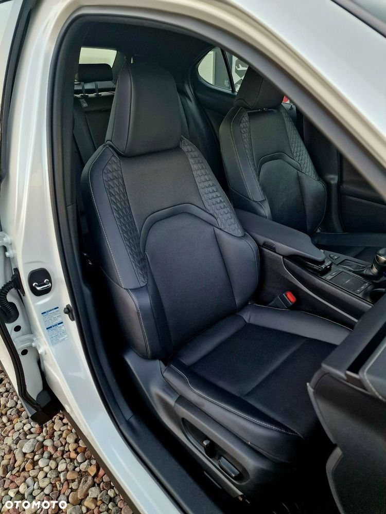 Lexus UX - 31