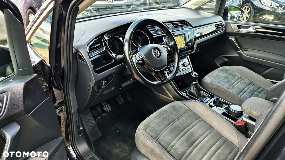 Volkswagen Touran - 28