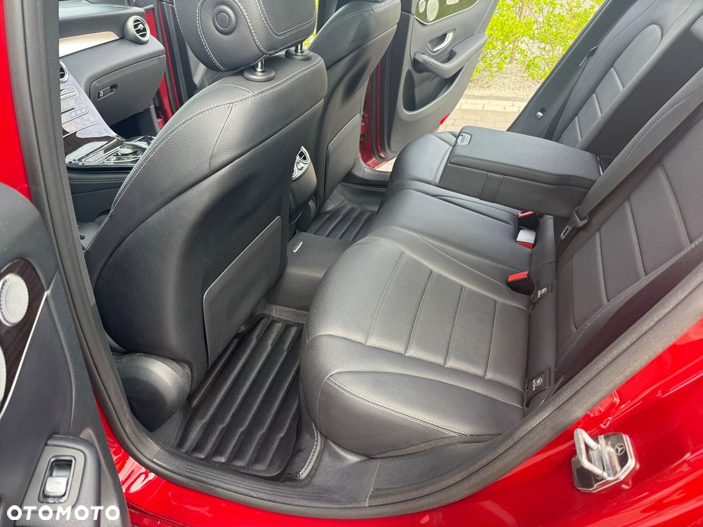 Mercedes-Benz GLC 300 4Matic 9G-TRONIC AMG Line - 9