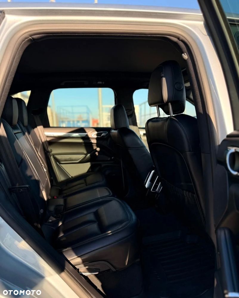Porsche Cayenne Platinum Edition - 14