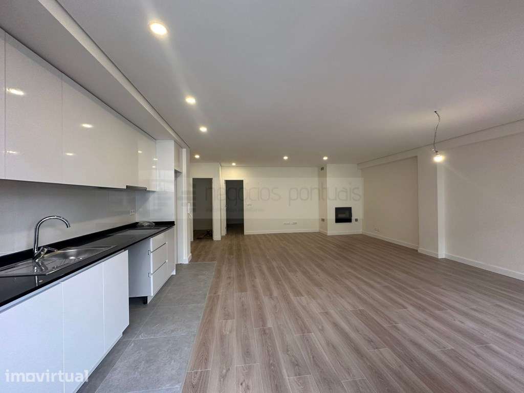 T3 centro, próximo Arco Porta Nova, cozinha equipada, ar condiciona... - Grande imagem: 4/17