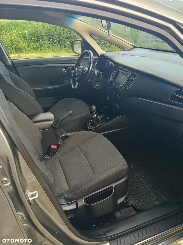 Kia Carens - 7