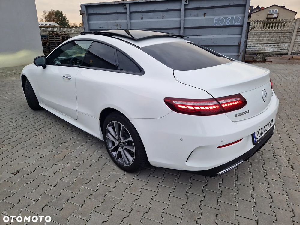 Mercedes-Benz Klasa E 220 d Coupe 4-Matic 9G-TRONIC - 4