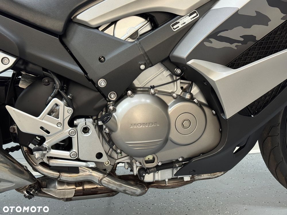 Honda VFR - 9