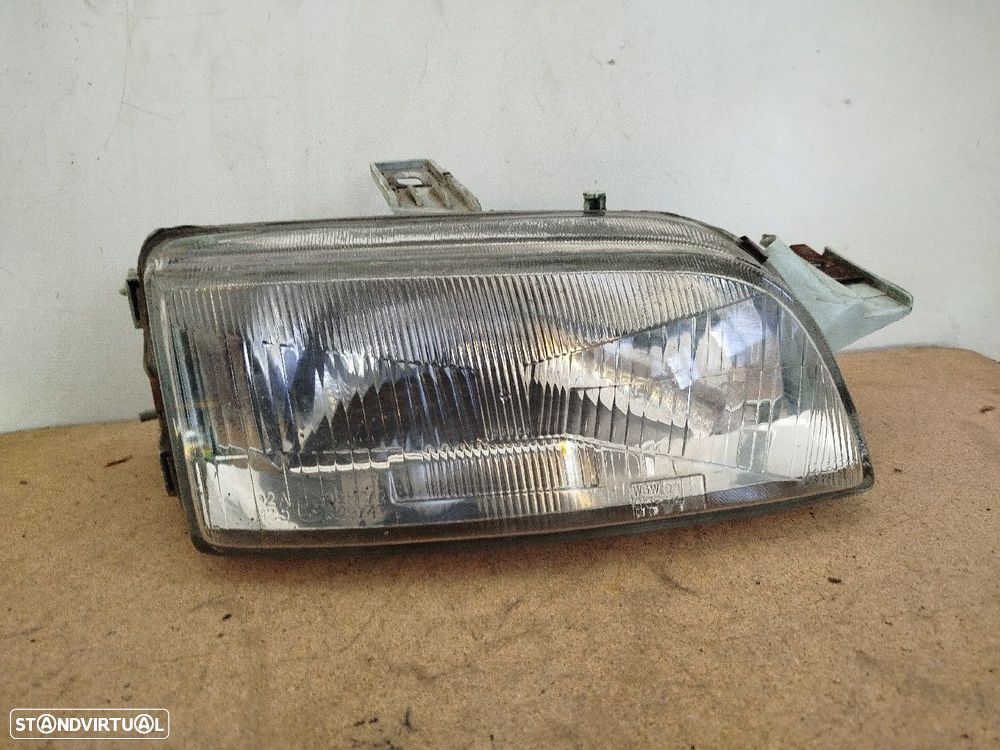 Farol/ Otica Dianteiro Dto Fiat Punto (176_) - 1