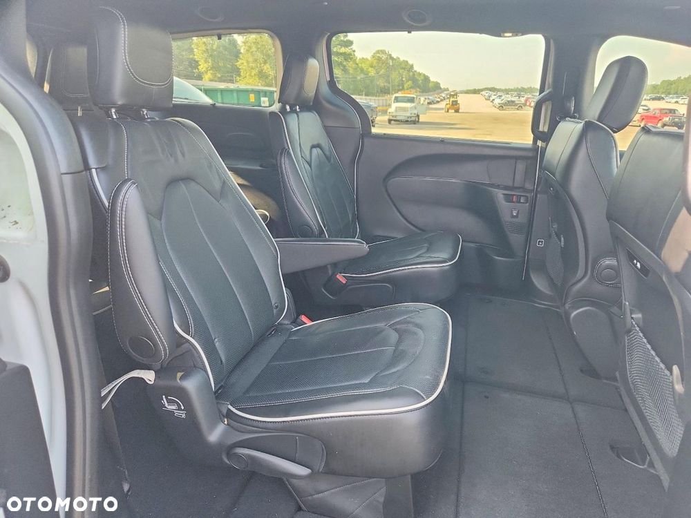 Chrysler Pacifica - 10