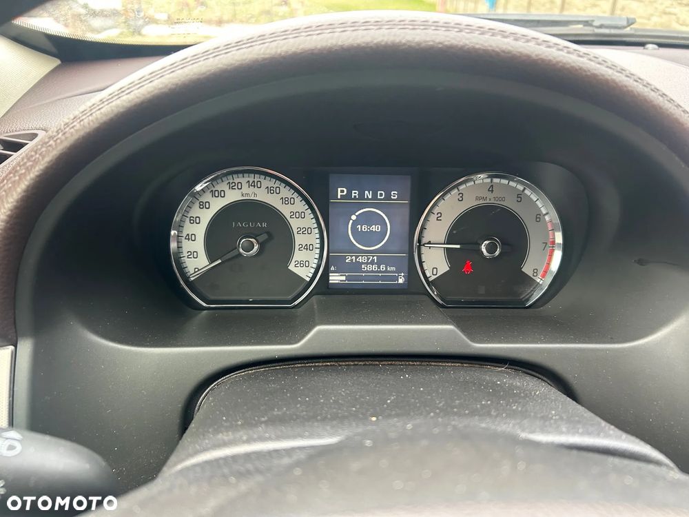 Jaguar XF - 10