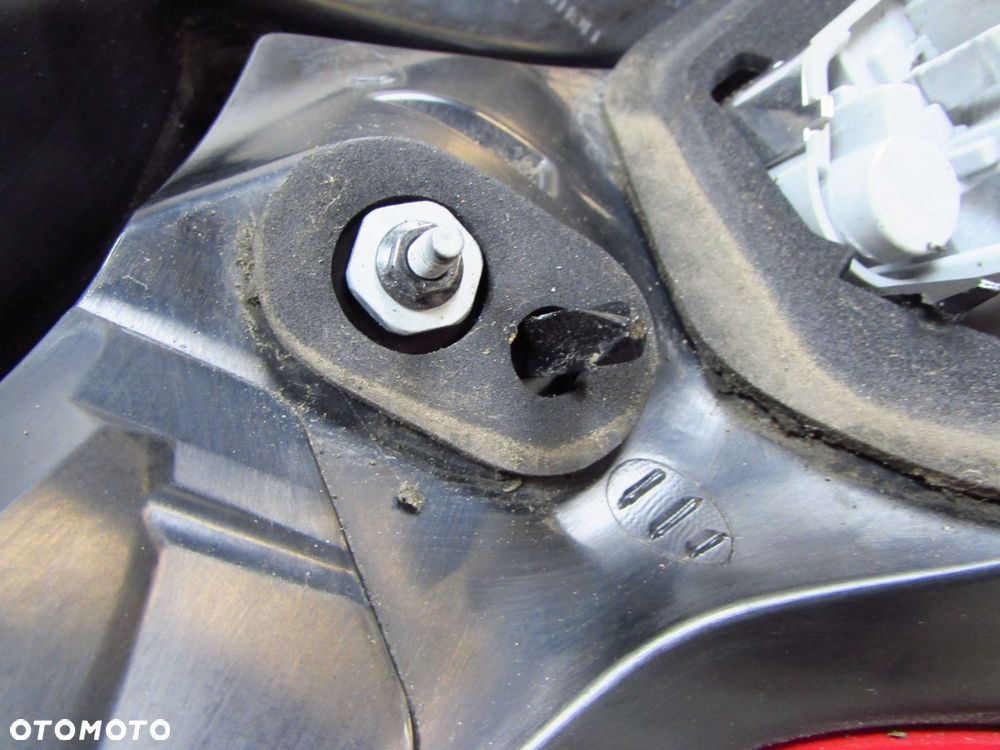 VOLVO V60 10- LAMPA TYL PRAWA 31214964 - 10