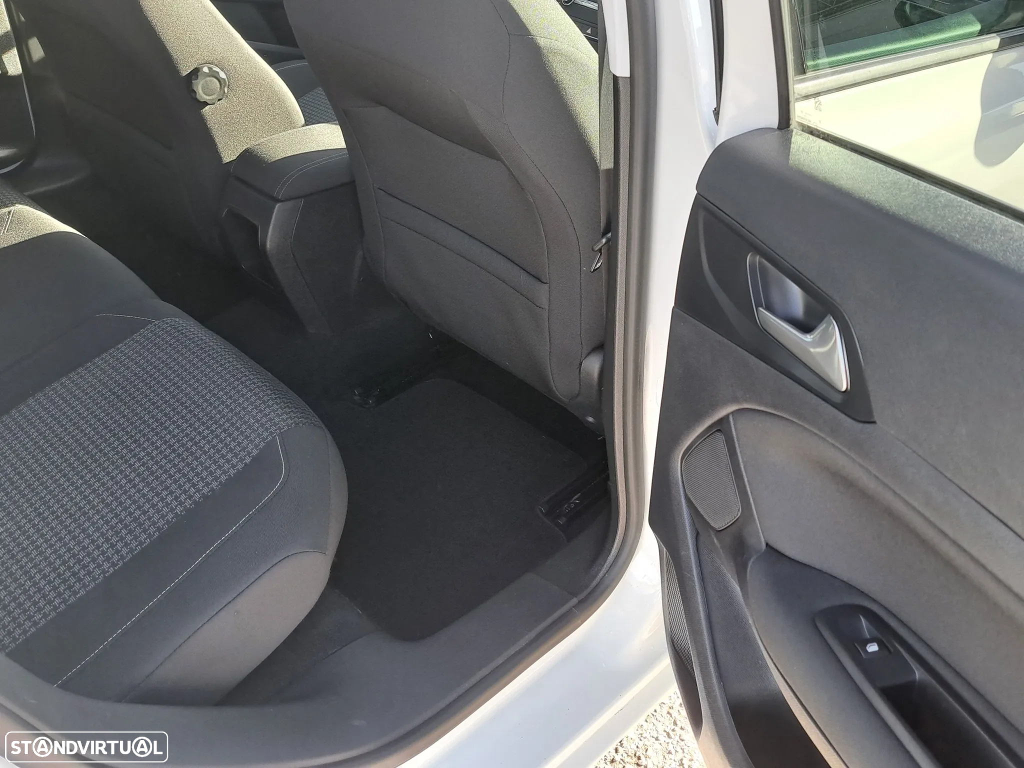 Peugeot 308 SW 1.6 BlueHDi Style - 26