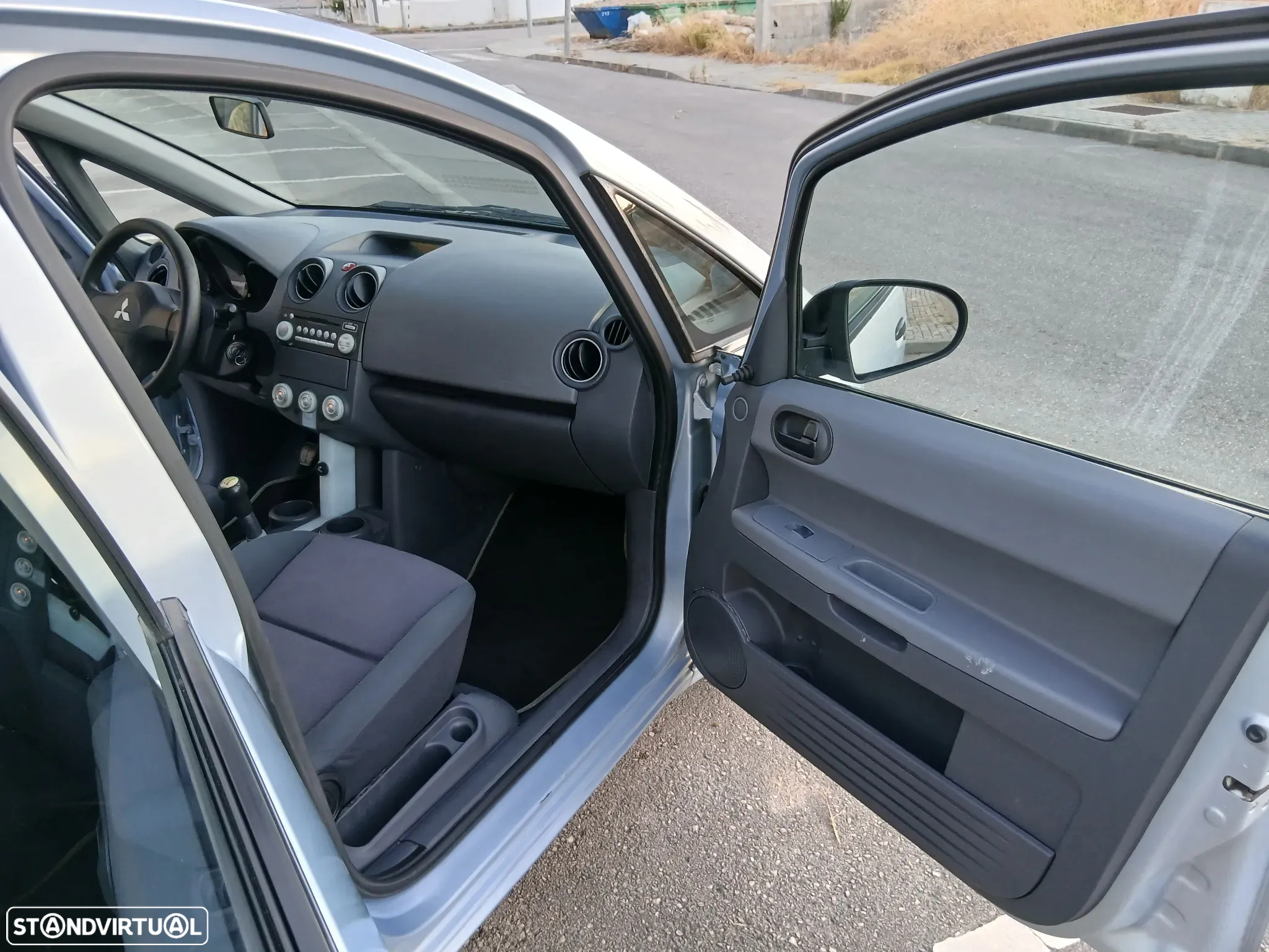 Mitsubishi Colt 1.1 Insport P. Segurança - 11