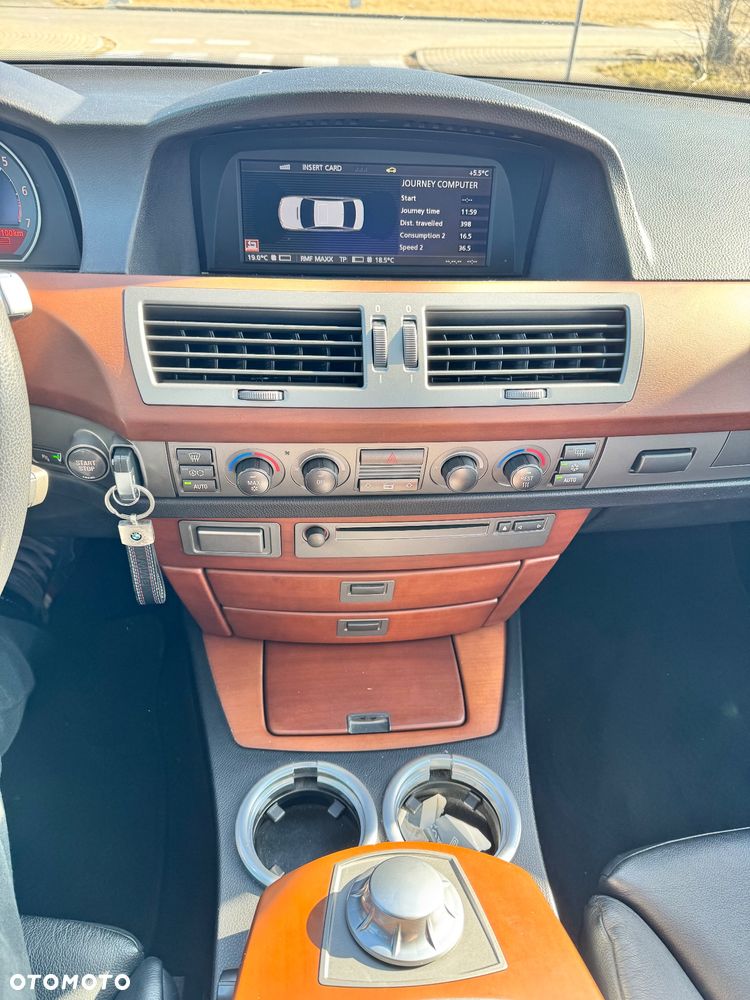 BMW Seria 7 735i - 18