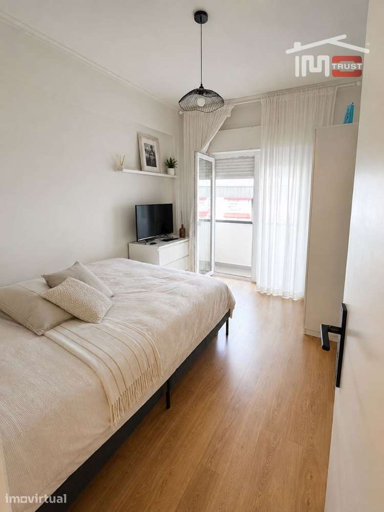 T2 Remodelado e Mobilado para Arrendamento | Amadora - Grande imagem: 3/12