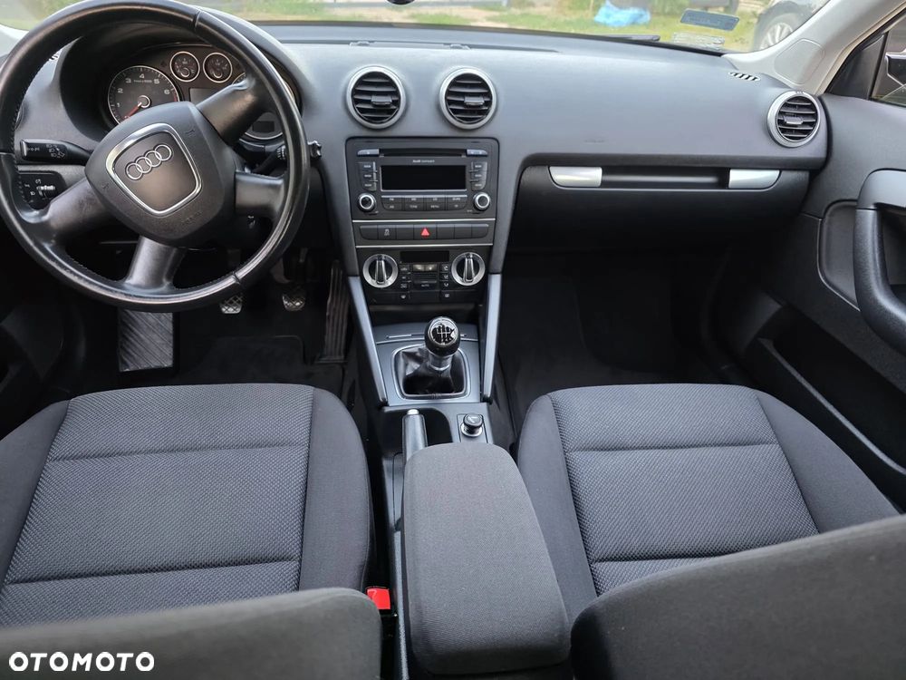 Audi A3 Sportback 1.6 Ambiente - 4