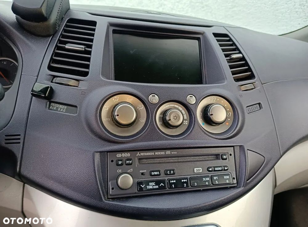 MITSUBISHI GRANDIS CD RADIO NAVI+PILOT - 2