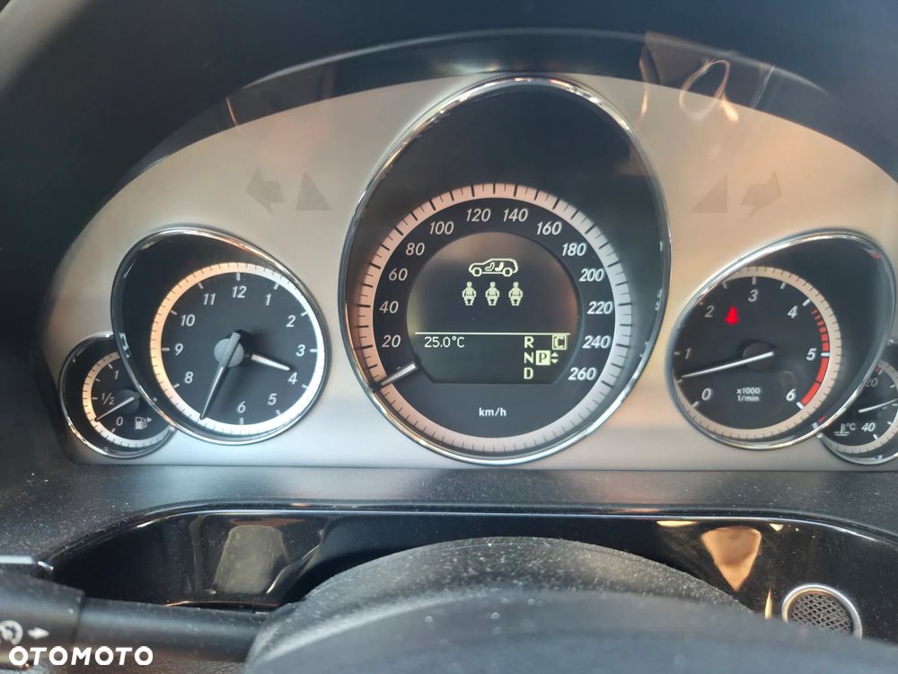 Mercedes-Benz Klasa E 350 CDI 4-Matic BlueEff - 32